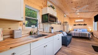 Mountain Haven: Cozy Tiny Home on 16 Acres - 6