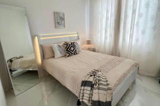 Apt - Sleeps 4 - Balcony - Pool - Parking - 6