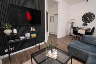 4-Bed House Parking, Wi-Fi, Families & Contractors - 2