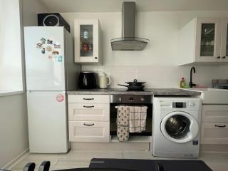 Large one bedroom apartment, with view, Canary Wharf - 2