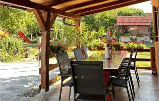 Nice Home In Kutina - 8