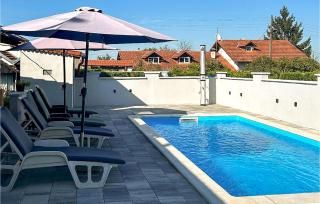 Nice Home In Kutina - 5
