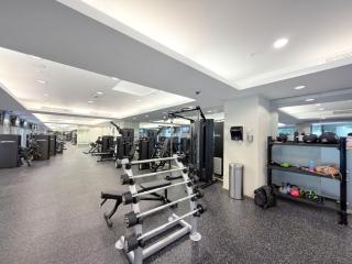 Panoramic Fountain & Burj Khalifa Views, Pool, Gym - 1
