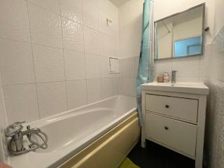 Large one bedroom apartment, with view, Canary Wharf - 9