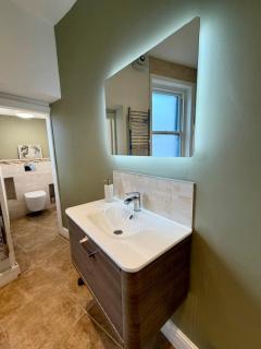 The Roman Kove Apartment Bath - 4