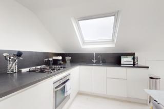 Superb 3-Bedroom with Balcony in the Heart of Notting Hill - 6 Mins to Tube Station - 6