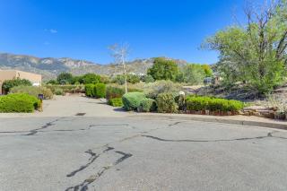 Sandia Foothills Access! Townhome 5 Mi to Uptown - 7