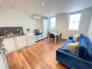Embankment 2-Bed Flat with AC near Charing Cross, Trafalgar Square, London Eye, Big Ben - 8
