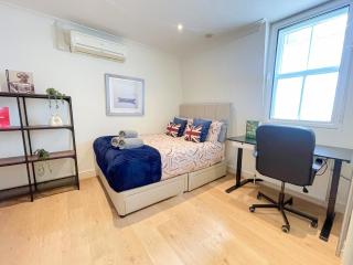 Embankment 2-Bed Flat with AC near Charing Cross, Trafalgar Square, London Eye, Big Ben - 4