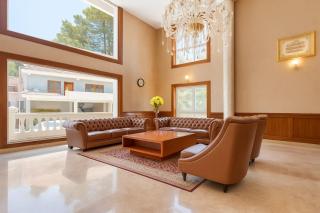 The Majestic Crown - 0