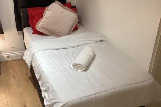 Sleeps 11 -Pets Ok - Private Garden - Free Parking - 5