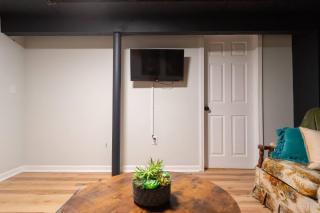 2bd/1ba Private Basement Apt, Quiet Neighborhood - 3