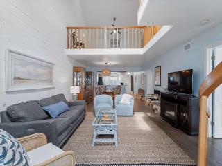 Relaxing Riverfront Haven Heated Pool River Views - 8