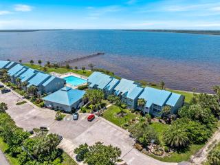 Relaxing Riverfront Haven Heated Pool River Views - 9