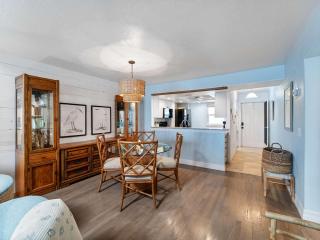 Relaxing Riverfront Haven Heated Pool River Views - 3