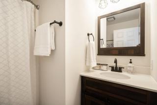 Capitol House - 3 Bed 1 Full and 1 Half Bath, Pet Friendly with Hot Tub walk to Lucas Oil Stadium - 8