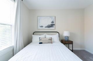 Capitol House - 3 Bed 1 Full and 1 Half Bath, Pet Friendly with Hot Tub walk to Lucas Oil Stadium - 6