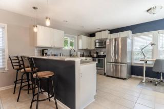 Capitol House - 3 Bed 1 Full and 1 Half Bath, Pet Friendly with Hot Tub walk to Lucas Oil Stadium - 1