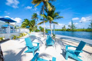 Caribe Sun - Modern Villa with Pool! Walk to the Rum Point Club & Kaibo - 2