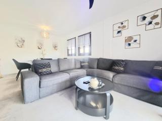 2 Bed Apt with Private Solarium Puerto Duquesa - 9