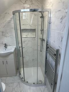 Comfort Rooms - East Croydon - 6