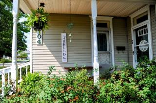 3 Bed Bath with yard and Fire Pit- Charming Small Town Exploring - 6