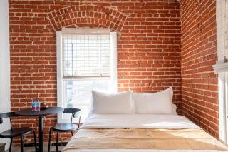 Modern Bachelor in Hollywood - 7