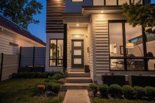 3 bed 3 bath Modern Luxury Home with Hot Tub and Rooftop Patio - 6