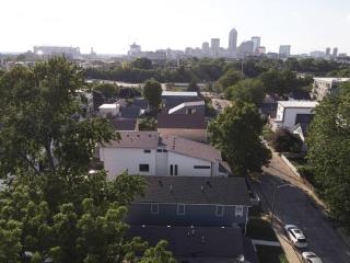 Luxury w/ Rooftop Patio • Hot Tub Soaks + Music - 1