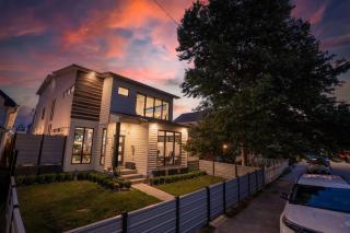 3 bed 3 bath Modern Luxury Home with Hot Tub and Rooftop Patio - 9