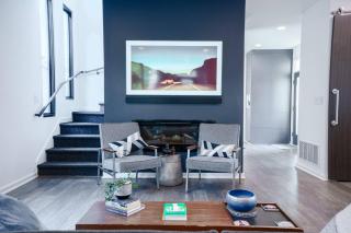 3 bed 3 bath Modern Luxury Home with Hot Tub and Rooftop Patio - 2