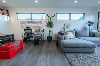 3 bed 3 bath Modern Luxury Home with Hot Tub and Rooftop Patio - 1