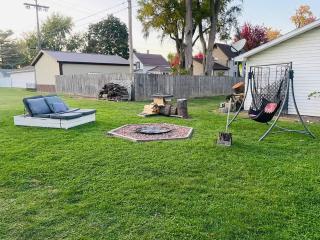 1 BR Cozy Apartment with Fire Pit Short walk to town - 7