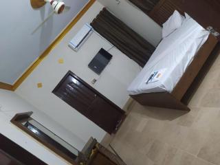 Hill View Guest House - Family Hotel at Central Location, near to Airport, Food Street and all amenities - 8