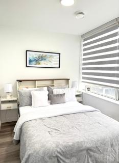 Cozy 1-Bedroom with Downtown City views - 6