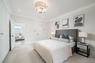 Elegant 3-Bed Knightsbridge House with Terrace - 6