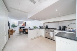 Elegant 3-Bed Knightsbridge House with Terrace - London - 3