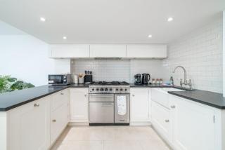 Elegant 3-Bed Knightsbridge House with Terrace - London - 4