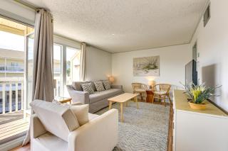 2 Mi to HarborWalk Village Cozy Condo with Balcony - 7