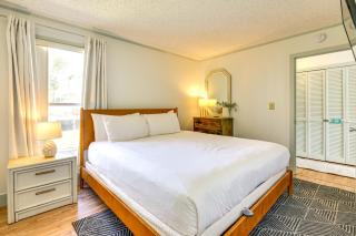 2 Mi to HarborWalk Village Cozy Condo with Balcony - 2