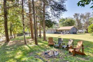 On-Site Creek and Spacious Yard Family Gem in Royal - 0