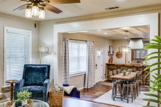 On-Site Creek and Spacious Yard Family Gem in Royal - 3