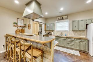 On-Site Creek and Spacious Yard Family Gem in Royal - 1