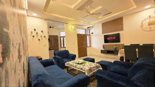 Palm Venicia 3 BR Chic Artistic Villa - 0