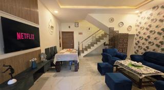 Palm Venicia 3 BR Chic Artistic Villa - 9