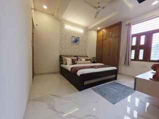 Palm Venicia 3 BR Chic Artistic Villa - 5