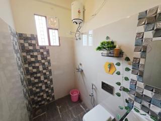 Palm Venicia 3 BR Chic Artistic Villa - 4