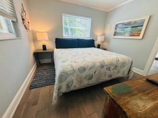 Manatee Spacious Updated On River 1 Mi to Beach Kit W&D - 3