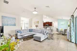 Newley Built Oasis Heated Pool Waterfront retreat - 5