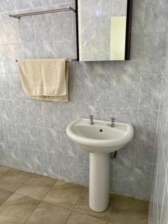 Poolside Executive Suite near Airport - 2322 - 2